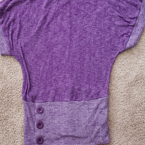 Ribbed light purple hems button detail crewneck - Picture 3 of 3